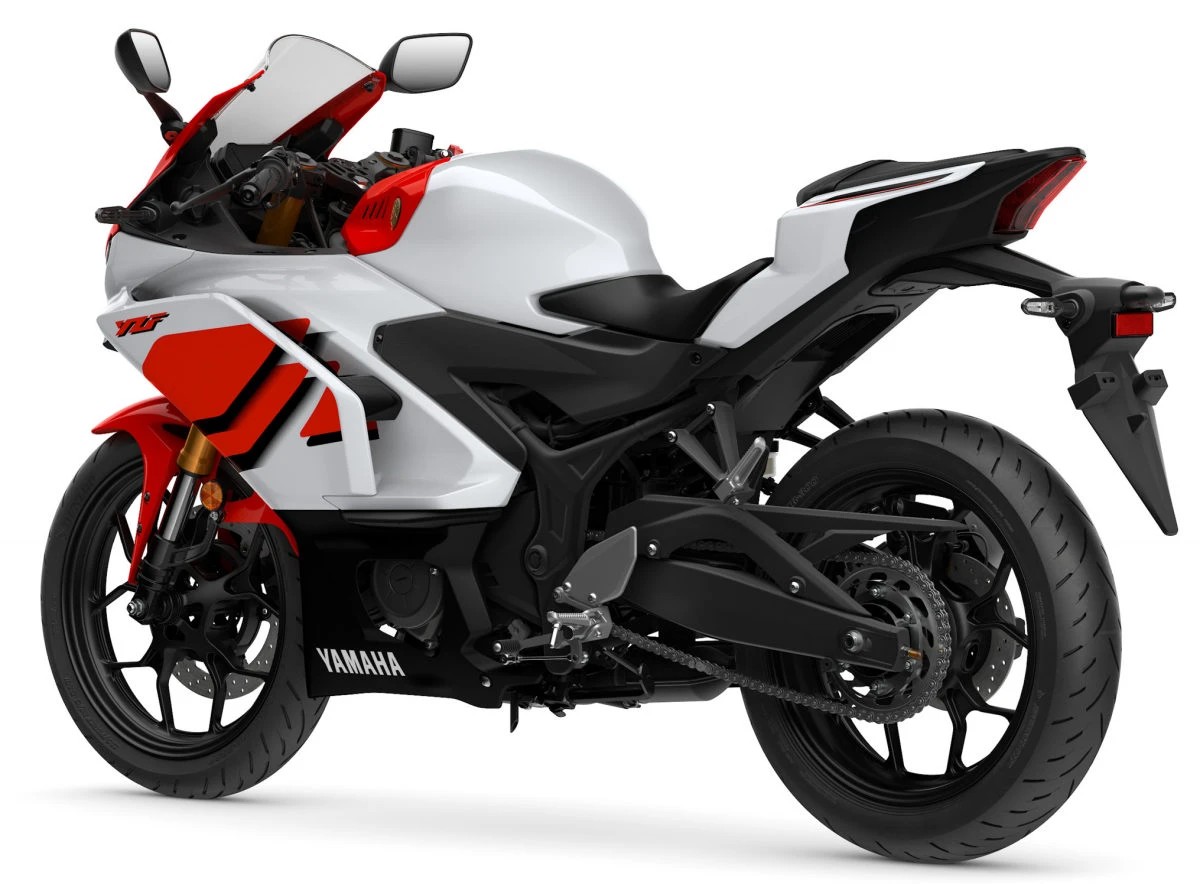Yamaha R3 300 70eme anniversaire