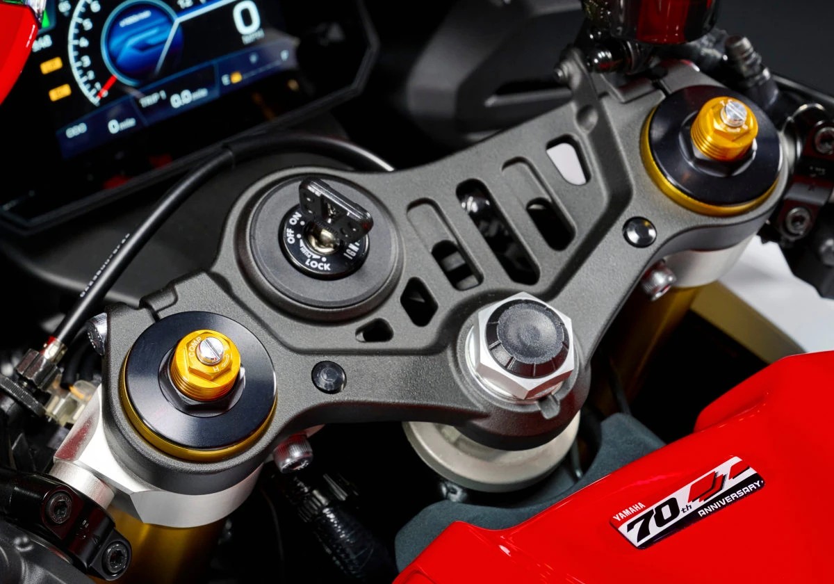 Yamaha_700_R7_70_th_anniversary-10.jpg