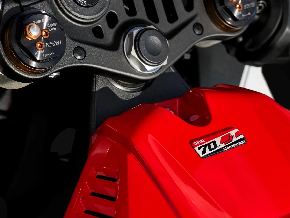 Yamaha_900_R9_70_th_anniversary-2.jpg
