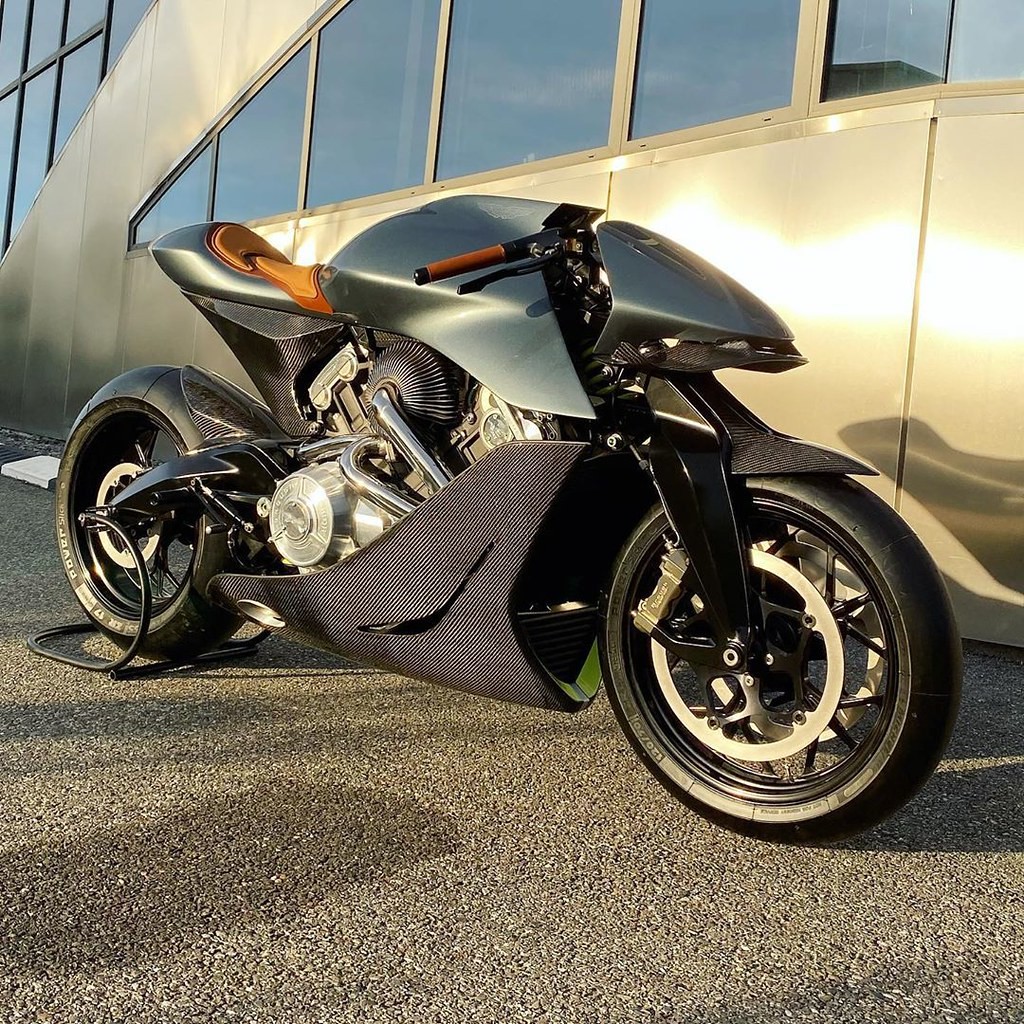 Aston-Martin AMB 001