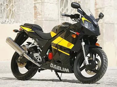 daelim-125-roadsport-R-2008.jpg