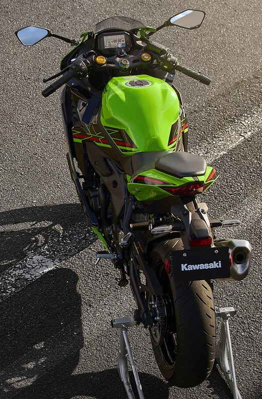 Kawasaki Ninja ZX 4RR 400